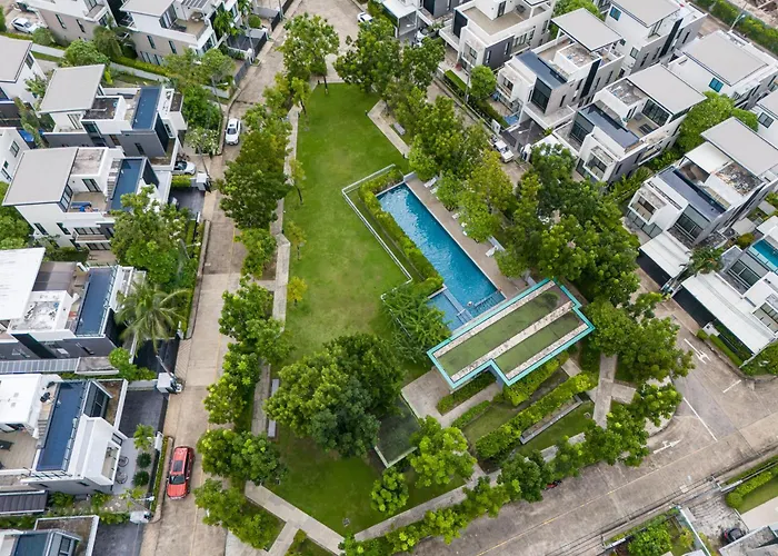 Laguna Park 的现代化5卧室泳池别墅
