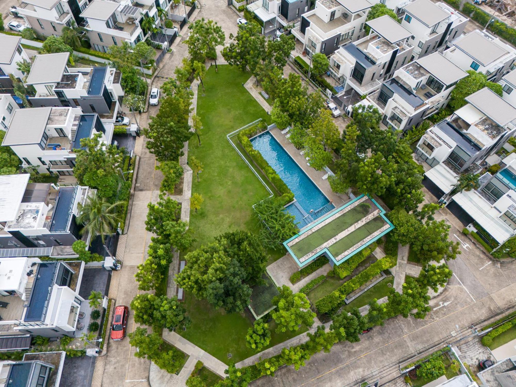 Laguna Park 的现代化5卧室泳池别墅 וילה *